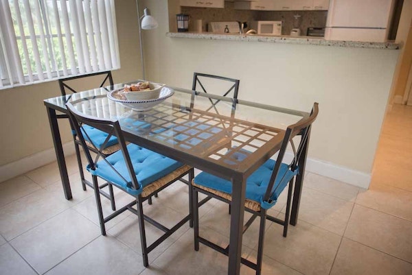 Courtside Villas dining room