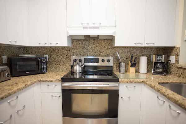 Courtside Villas kitchen 2