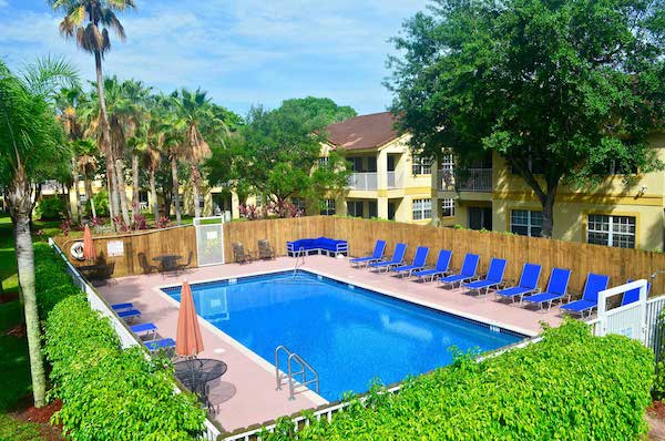 Courtside Villas pool